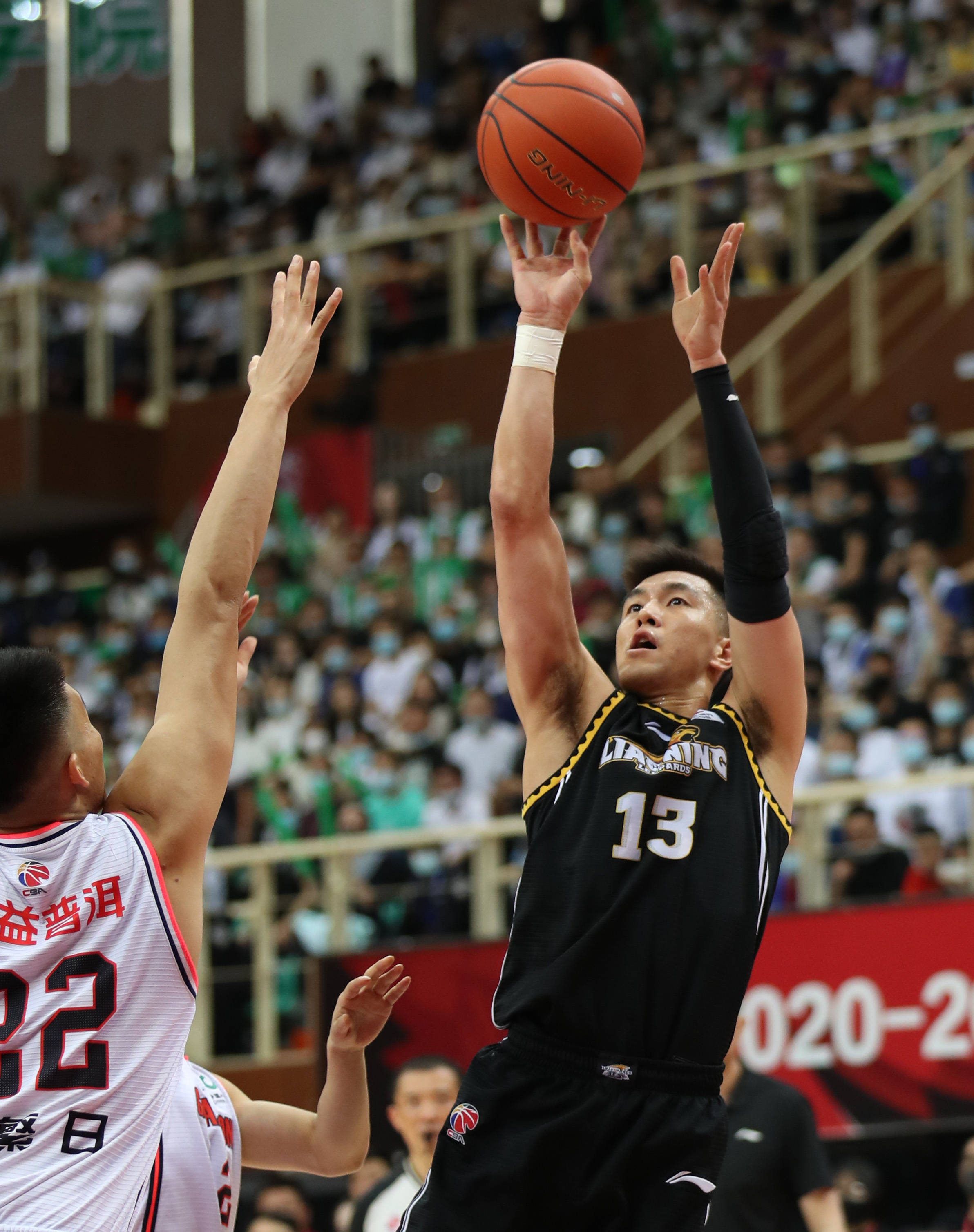 色的进攻球 色的进攻球